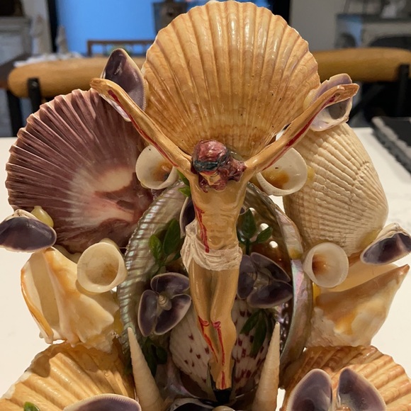 Beautiful religious shell creation with plastic Jesus. Cream, purple, tan colors - Picture 5 of 10